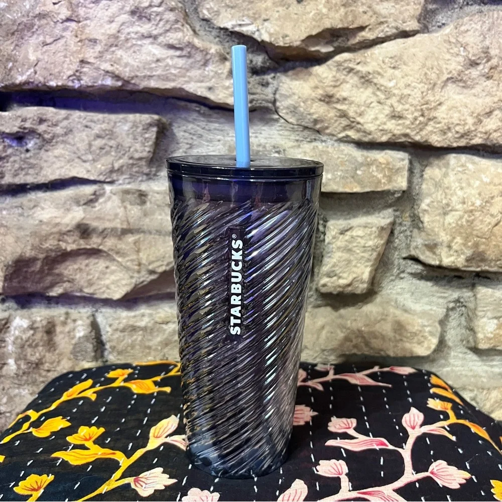 Starbucks 2023 Blue Twisted Glass Tumbler Grande 16oz 532 ML NWT
